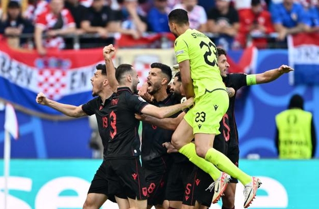 Albanien Fodboldtrøjer med tryk